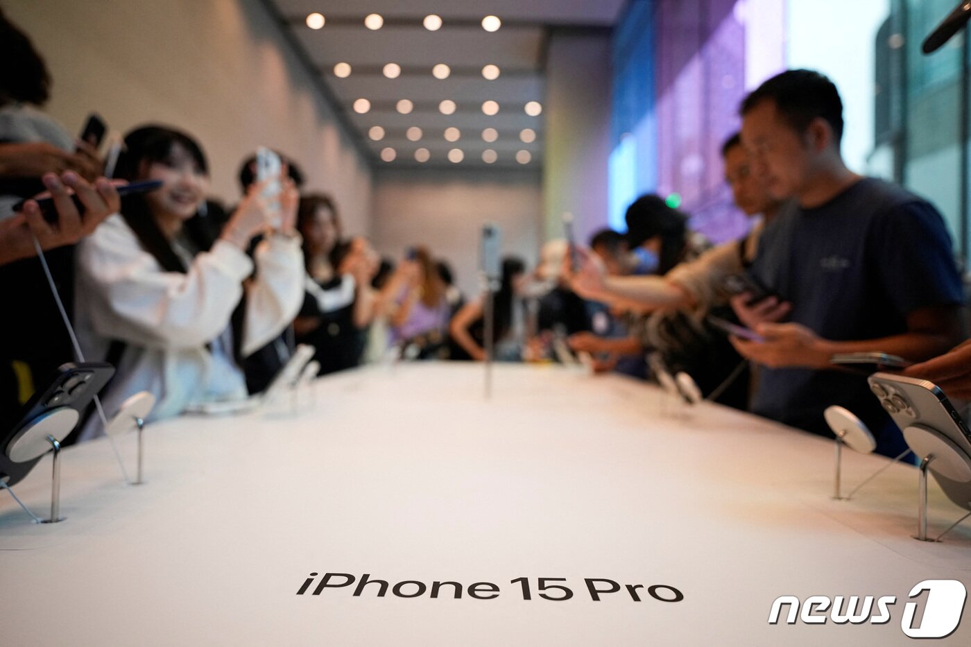 본문 이미지 - 위의 장면을 넓게 잡은 모습.  ⓒ 로이터=뉴스1 ⓒ News1 박형기 기자