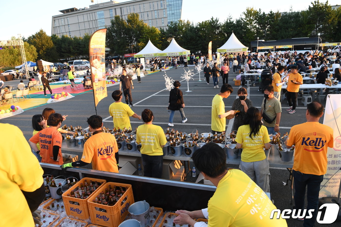 본문 이미지 - 지난 22일 전북 완주군청 야외주차장에서 진행된 완주청년 맥주축제 '일맥상통'이 성황리에 마무리됐다.(완주군 제공)2023.9.23/뉴스1