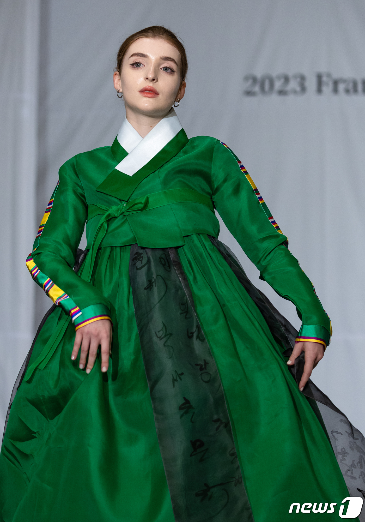 (파리=뉴스1) 이준성 기자 = 10일 오후(현지시간) 프랑스 파리 살롱 아에로클럽 드 프랑스(Salons Aéro-club de France)에서 ‘제4회 대한민국·프랑스 한복모 …