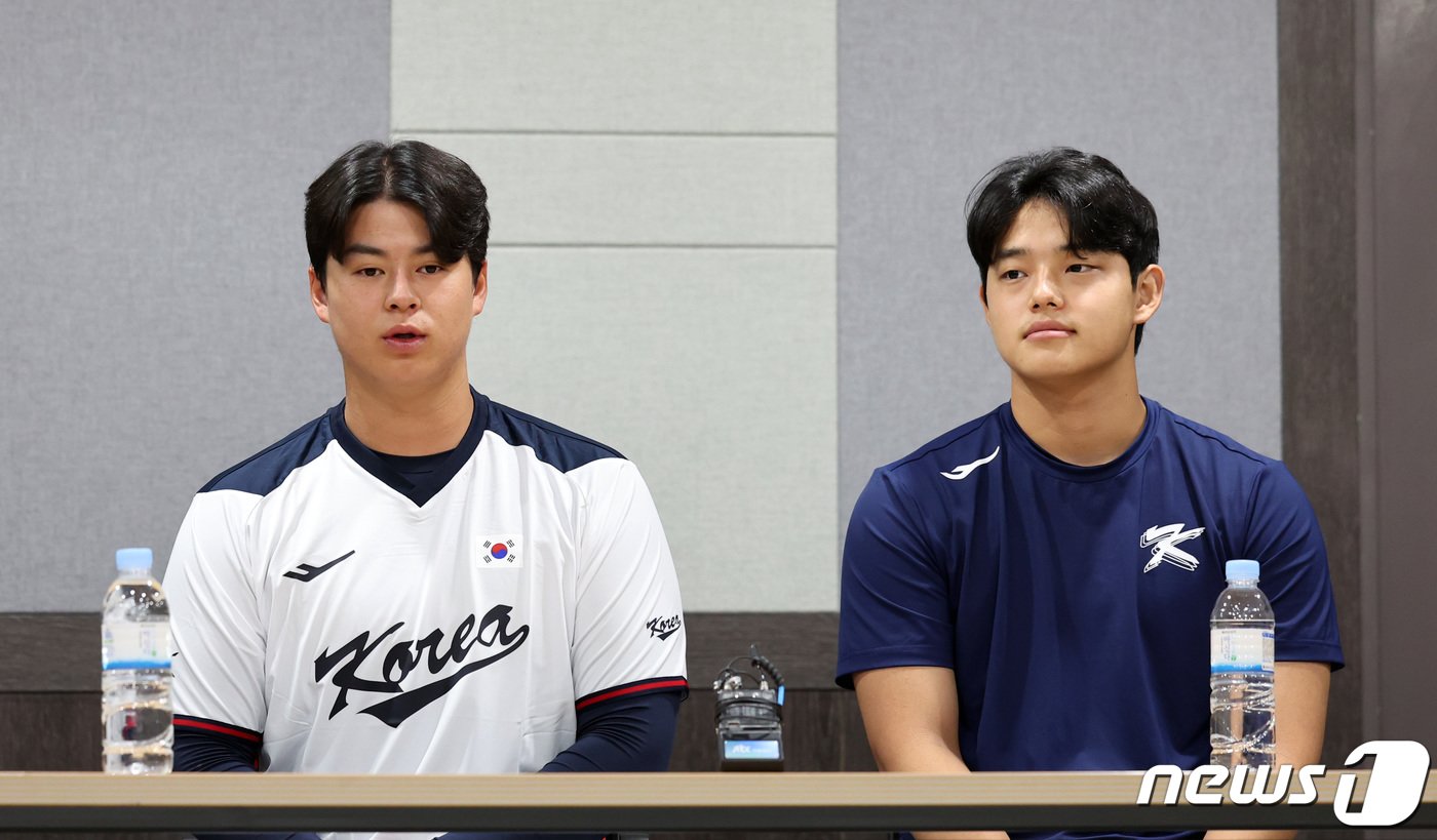 본문 이미지 - 한화 이글스의 노시환(왼쪽)과 문동주. /뉴스1 DB ⓒ News1 김성진 기자