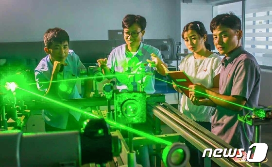 북한, 과학 중시 기조 지속…"과학 탐구에 열정 바치자"