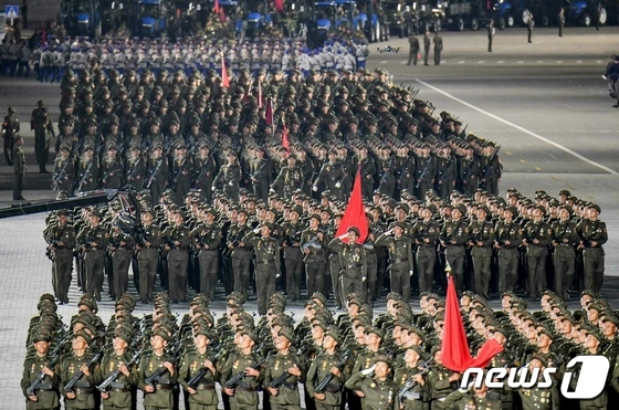 9·9절 열병식 되새기는 북한…"억센 기상과 필승의 의지 과시"