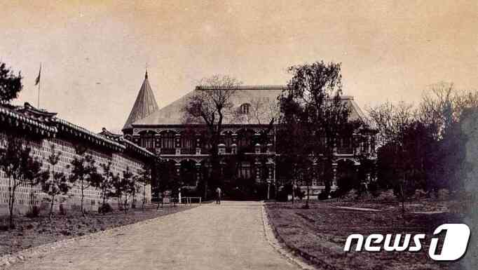 1910년 ~ 1917년 덕수궁 돈덕전 (일본 궁내성 소장 창덕궁사진첩)  (문화재청 제공).
