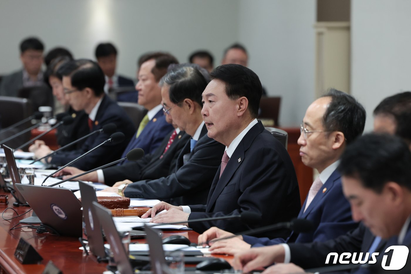 본문 이미지 - 윤석열 대통령이 25일 용산 대통령실 청사에서 열린 제40회 국무회의를 주재하며 모두발언을 하고 있다. (대통령실 제공) 2023.9.25/뉴스1 ⓒ News1 오대일 기자