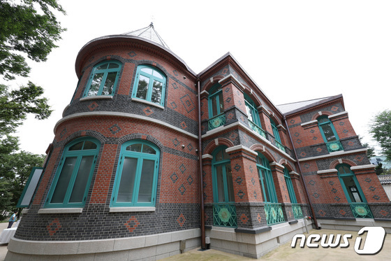 언론에 공개된 덕수궁 돈덕전