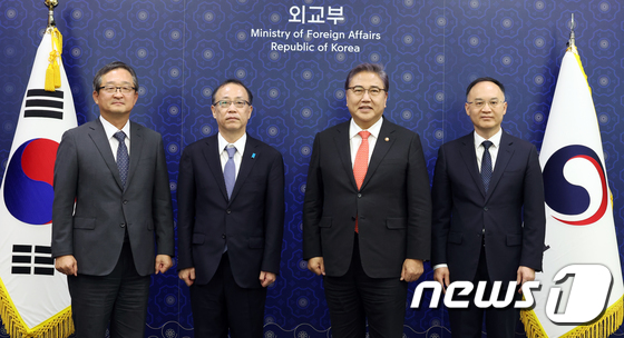 박진 장관, 한일중 3국 고위급회의(SOM) 대표 접견