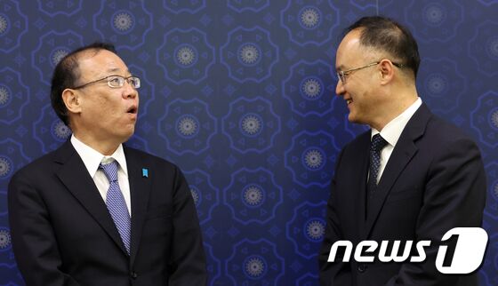 일·중 고위급회의(SOM) 대표의 대화 