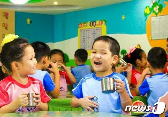 노동당의 '육아정책' 선전하는 북한…"아이들 얼굴색 환해져"