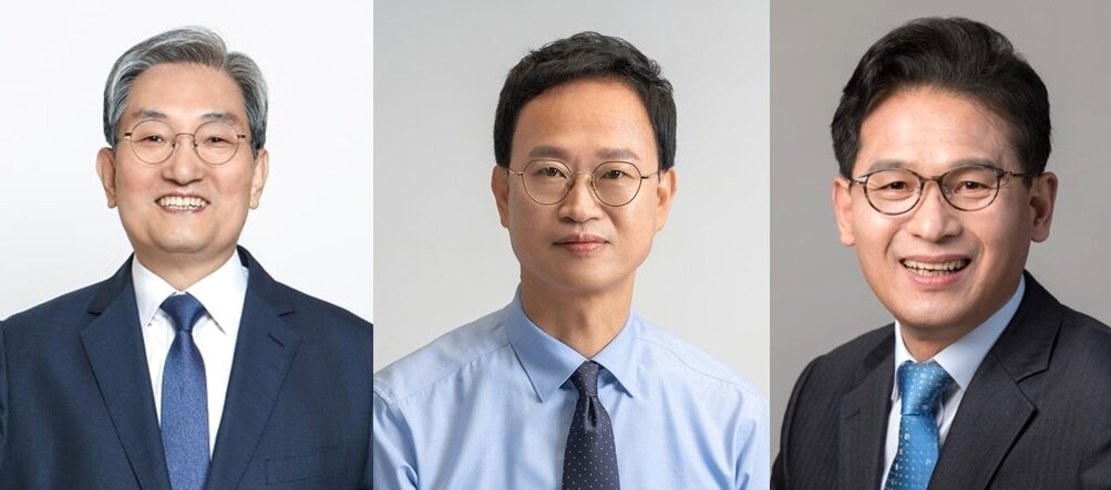 본문 이미지 - 왼쪽부터 옛 청와대 노영민 전 비서실장, 송재봉 전 행정관, 유행렬 전 선임행정관.