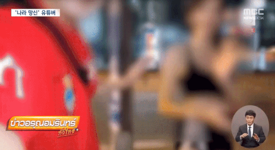 본문 이미지 - 태국 현지 여성들에게 접근하는 20대 남성 유튜버, MBC 뉴스 영상 갈무리