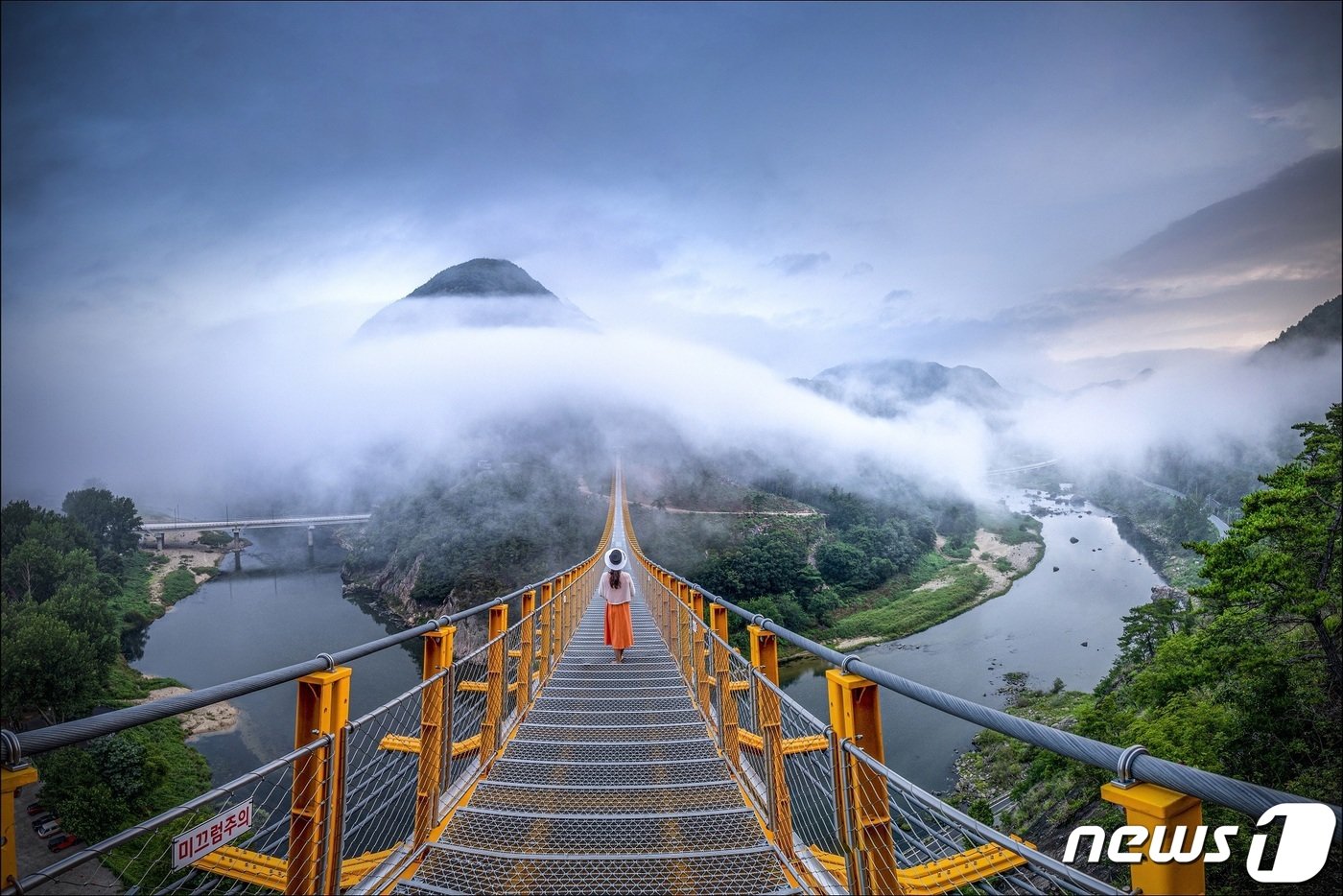 본문 이미지 - 금산 월영산 출렁다리. /뉴스1