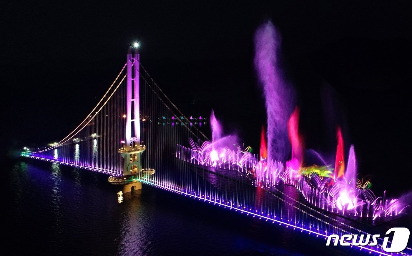 본문 이미지 - 예당호 출렁다리. /뉴스1