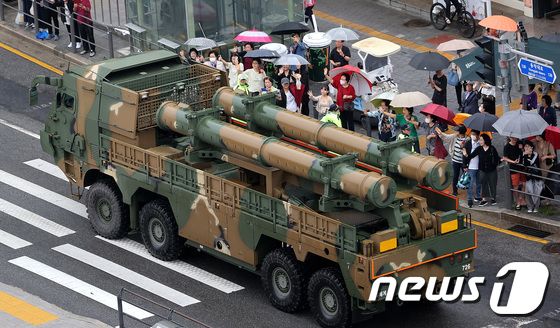 건군 75주년 국군의 날 기념식이 진행된 가운데 26일 오후 서울 동작대로에서 고위력 탄도미사일 '현무'의 실물이 공개되고 있다. 2023.9.26/뉴스1 © News1 박지혜 기자