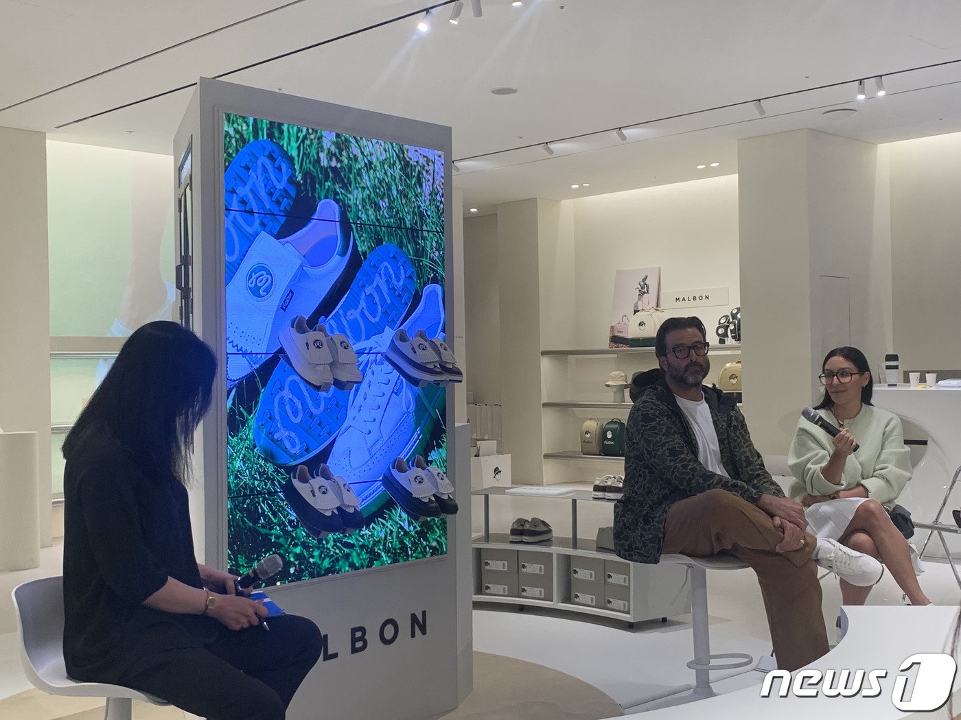 본문 이미지 - 말본골프 창립자 스티븐 말본과 에리카 말본이 질문에 답변하고 있다. 2023.09.26/뉴스1 ⓒ News1 장성희 기자