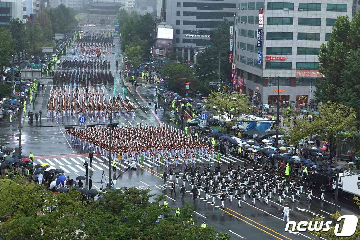 26일 오후 서울 세종대로 일대에서 건군 75주년 국군의날 시가행진이 진행되고 있다. 2023.9.26/뉴스1 © News1 구윤성 기자