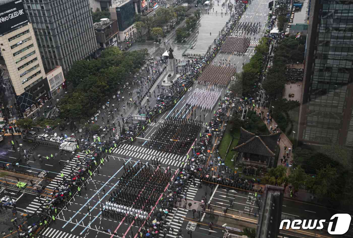 건군 75주년 국군의 날 기념행사가 26일 오후 서울 중구 세종대로 일대에서 진행되는 가운데 군장병 및 장비들이 시가행진을 벌이고 있다. 2023.9.26/뉴스1 © News1 사진공동취재단