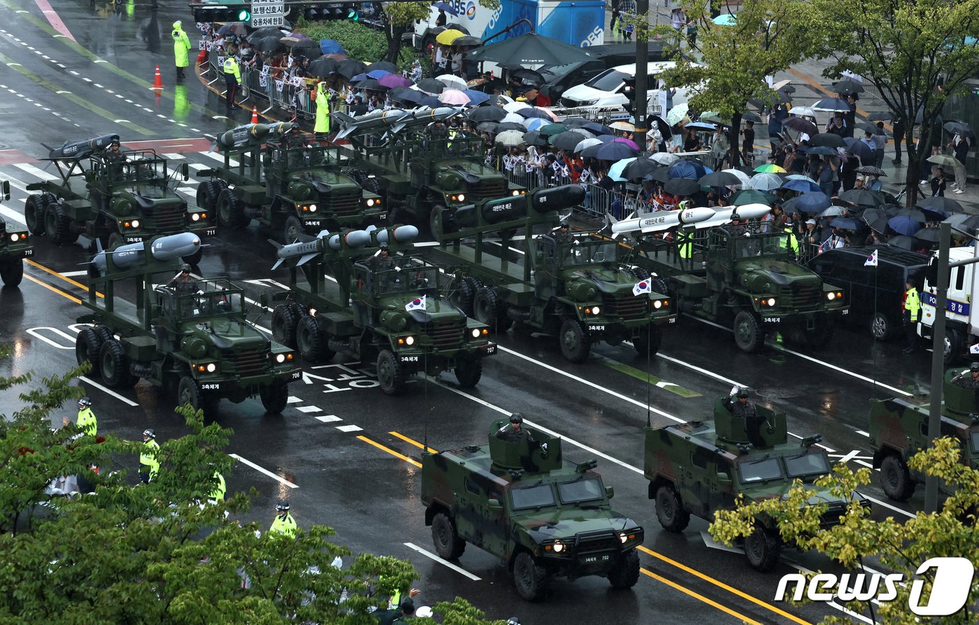 본문 이미지 - 지난해 9월 26일 오후 서울 세종대로 일대에서 열린 건군 75주년 국군의날 시가행진. 2023.9.26/뉴스1 ⓒ News1 구윤성 기자