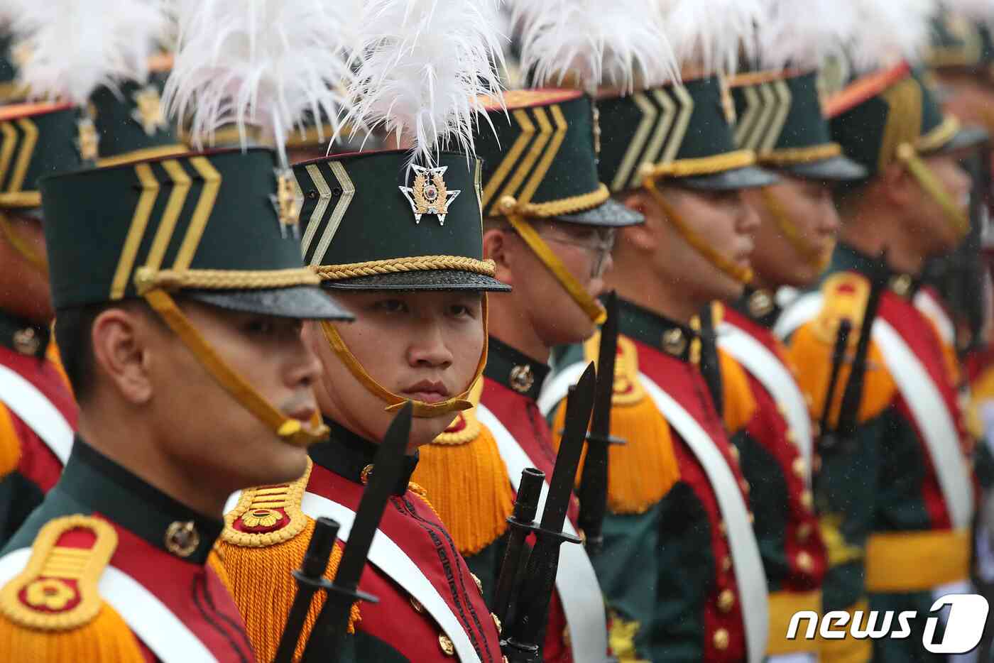 건군 75주년 국군의 날 시가행진이 열린 26일 오후 서울 세종대로에서 도보부대가 발걸음을 옮기고 있다. 2023.9.26/뉴스1 © News1 이승배 기자
