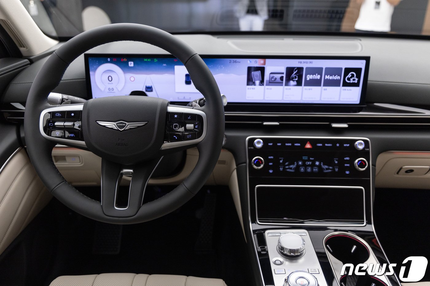 본문 이미지 - 지난 26일 오후 경기도 용인시 제네시스 수지전시장에서 현대자동차 프리미엄 브랜드 제네시스 SUV(스포츠유틸리티차) GV80 부분변경 모델이 공개되고 있다. 2023.9.27/뉴스1 ⓒ 뉴스1 이재명 기자