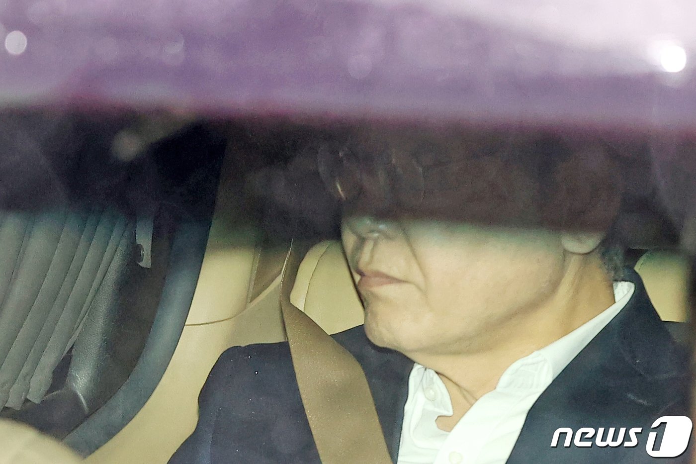 본문 이미지 - 백현동 개발특혜·쌍방울그룹 대북송금 등 의혹을 받는 이재명 더불어민주당 대표가 27일 구속 영장이 기각돼 경기 의왕시 서울구치소를 나서고 있다. (공동취재) 2023.9.27/뉴스1 ⓒ News1 김진환 기자