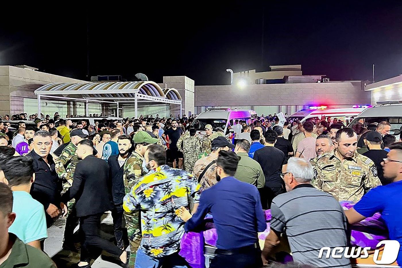 본문 이미지 - 27일(현지시간) 오전 이라크 북부 니네베주(州) 함다니야 지역에서 열린 결혼 축하 행사에서 화재가 발생해 최소 100명이 사망하고 150명이 부상했다. 2023.09.27. ⓒ AFP=뉴스1 ⓒ News1 정윤영 기자