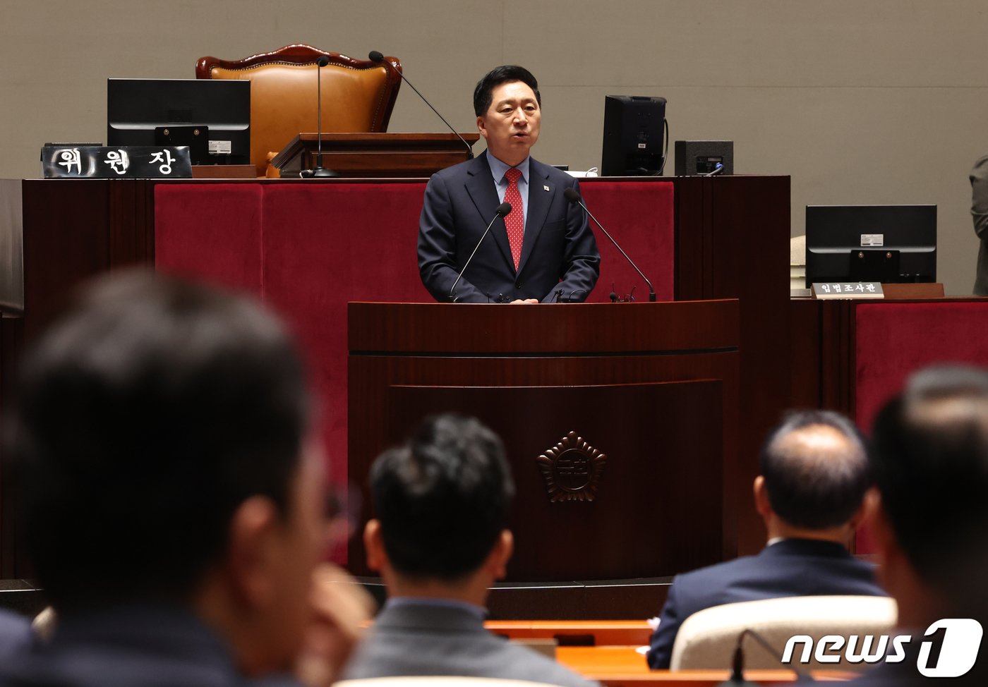 김기현 국민의힘 대표가 27일 서울 여의도 국회에서 열린 의원총회에서 이재명 더불어민주당 대표 영장 기각 관련 발언을 하고 있다. 2023.9.27/뉴스1 ⓒ News1 송원영 기자