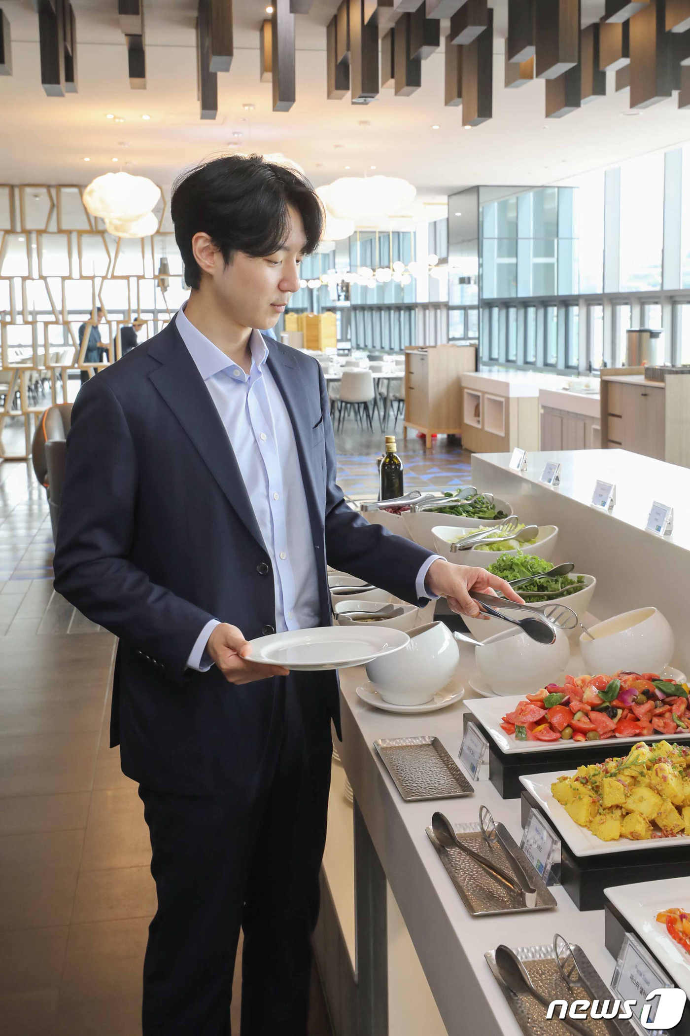 (서울=뉴스1) = 제주항공은 오는 10월 4일부터 자사 운영 호텔 ‘홀리데이 인 익스프레스 서울홍대’에서 점심 뷔페 ‘선셋 클라우드(Sunset Cloud)’를 오픈한다고 27일 …