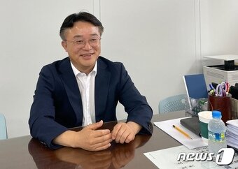 본문 이미지 - 김우중 중기부 지역기업정책관&#40;국장&#41;이 세종시 중기부 청사에서 뉴스1과 인터뷰를 하고 있다. ⓒ News1 이민주 기자