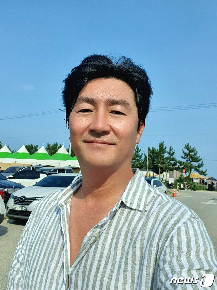 지난 23일 양양 현북면 중광정리 서비비치에서 만난 박준규 대표.