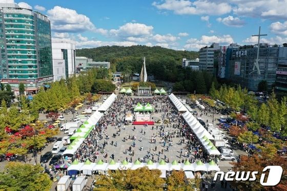 해마다 고양시 일산 문화광장에서 열리고 있는 전국막걸리축제. (고양시 제공)