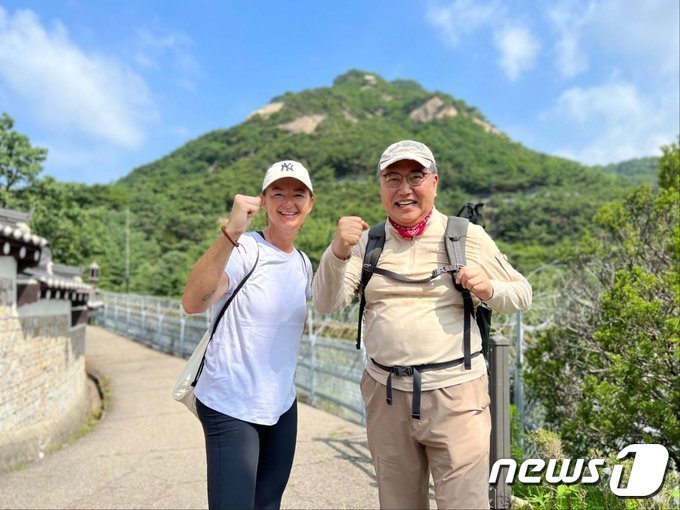 본문 이미지 - 박진 외교부 장관(오른쪽)과 탄야 파욘 슬로베니아 부총리 겸 외교장관. 