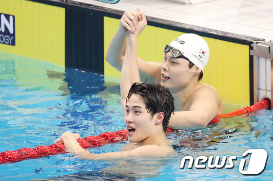황선우·이호준, 남자 수영 200m 금·동메달