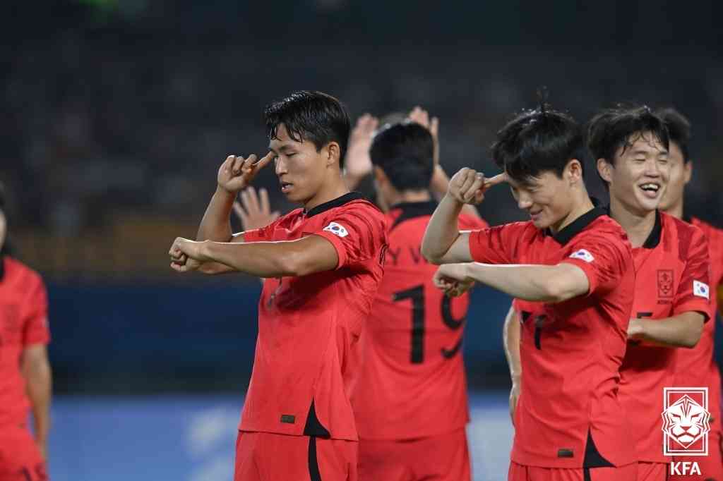항저우 아시안게임에서 득점 후 기뻐하는 한국 선수단.(대한축구협회 제공)