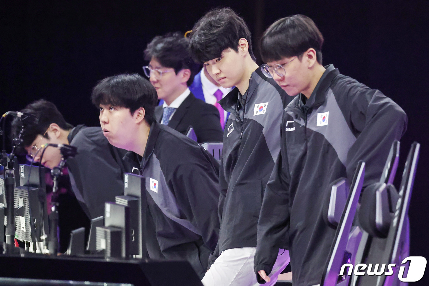 (항저우(중국)=뉴스1) 민경석 기자 = 28일 오전 중국 항저우 베이징위안 생태공원 내 e스포츠 주경기장에서 열린 2022 항저우 아시안게임 e스포츠 경기 리그 오브 레전드(Lo …