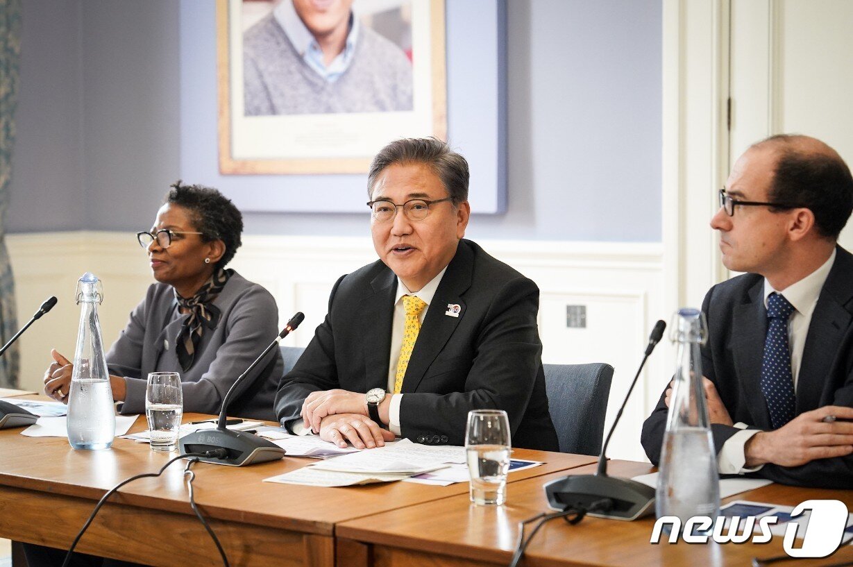 본문 이미지 - 박진 외교부 장관이 28일 킹스칼리지런던을 방문해 국제정치 전문가 및 학생들과 토론했다. (외교부 제공) 2023.9.29./뉴스1