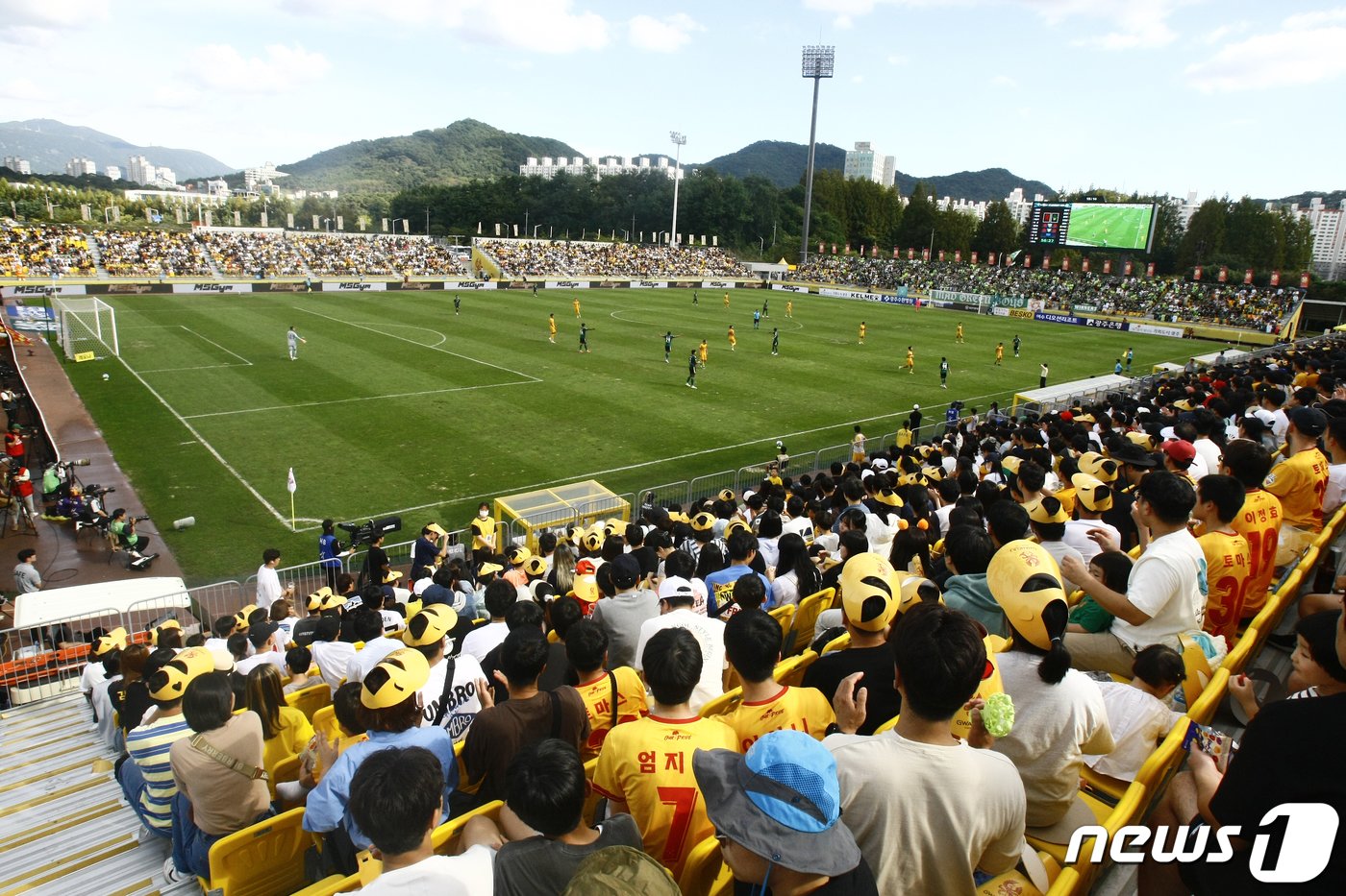 프로축구 광주FC가 24일 전북현대와 K리그1 31라운드 1대를 펼친 광주축구전용구장. 11경기 무패행진을 위해 전석매진으로 가득찬 응원단. 2023.9.24/뉴스1 ⓒ News1 김태성 기자