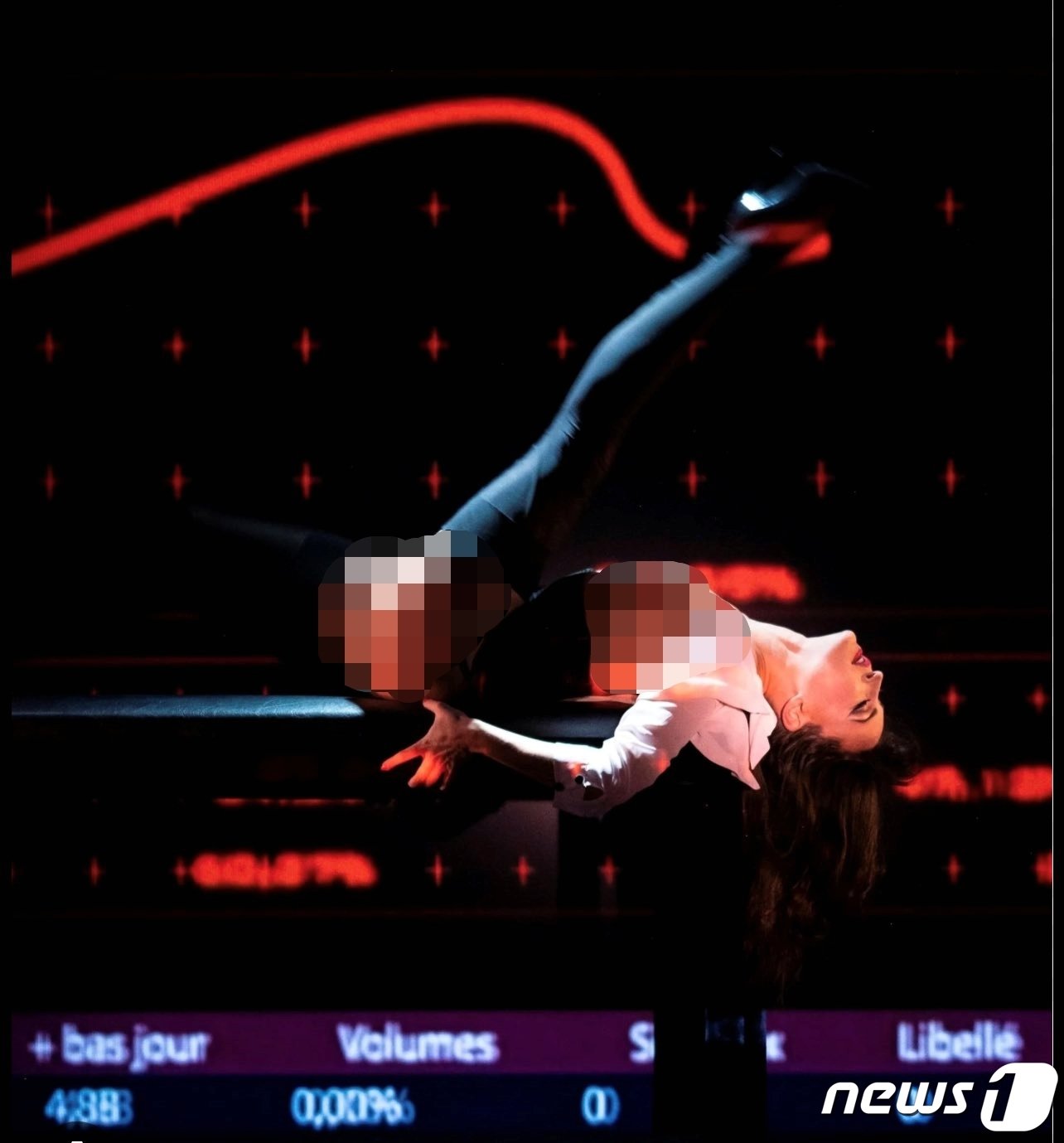 본문 이미지 - 리사가 참여한 것으로 알려진 공연 콘셉트. (SNS 갈무리)