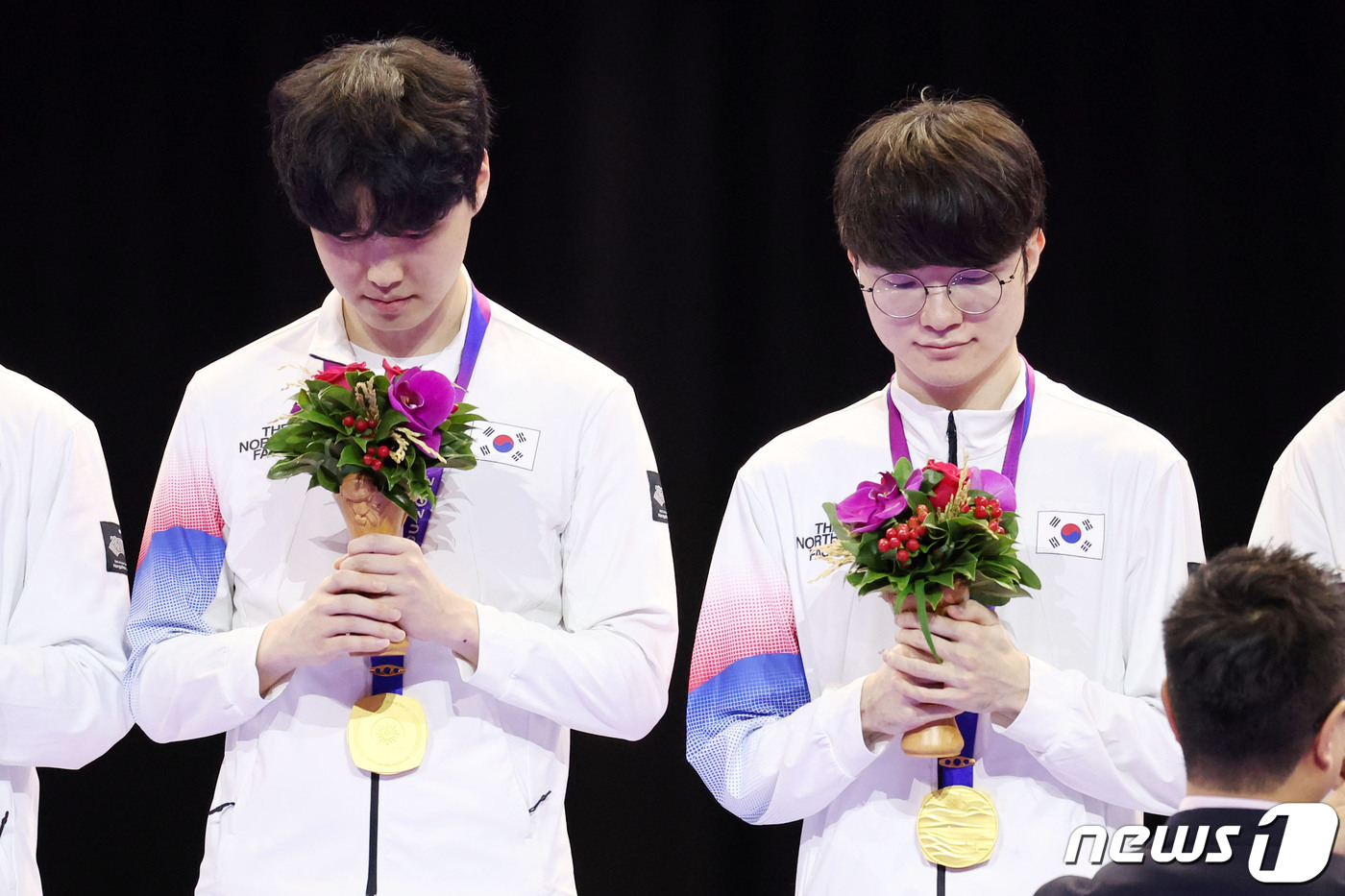 (항저우(중국)=뉴스1) 민경석 기자 = 29일 오후 중국 항저우 베이징위안 생태공원 내 e스포츠 주경기장에서 열린 2022 항저우 아시안게임 e스포츠 경기 리그 오브 레전드(Lo …