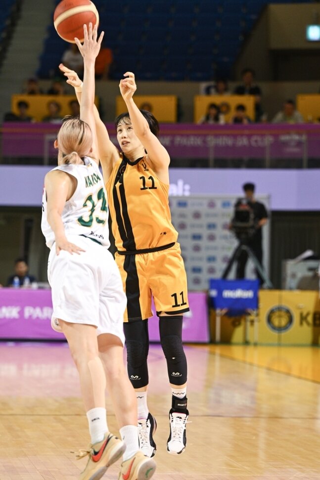 본문 이미지 - KB 강이슬의 슛 장면. (WKBL 제공)