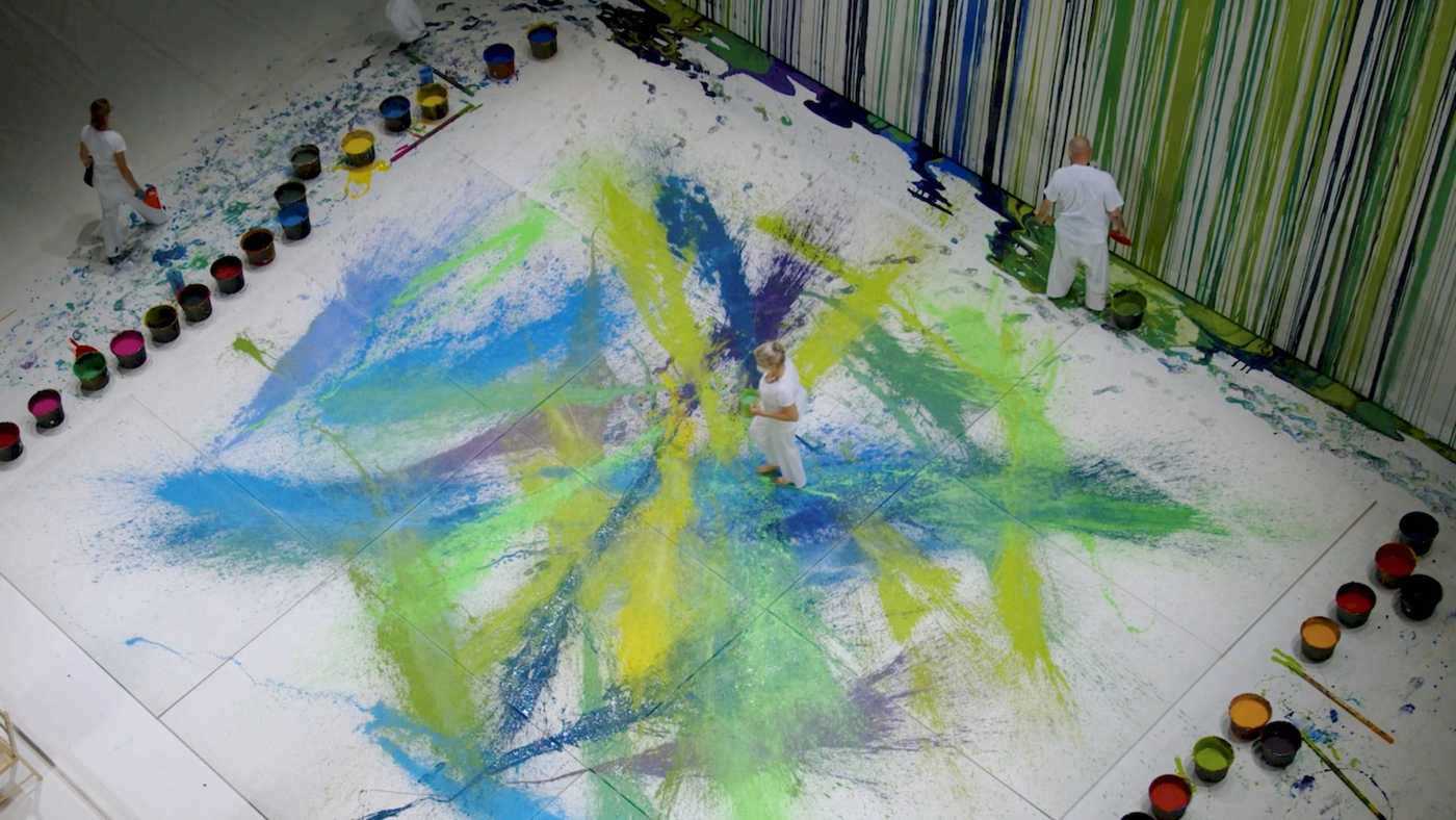 본문 이미지 - 2021년 독일 바이로이트 페스티벌 당시 바그너 오페라에 맞춰 진행된 행위 예술 현장(제공 K&L)