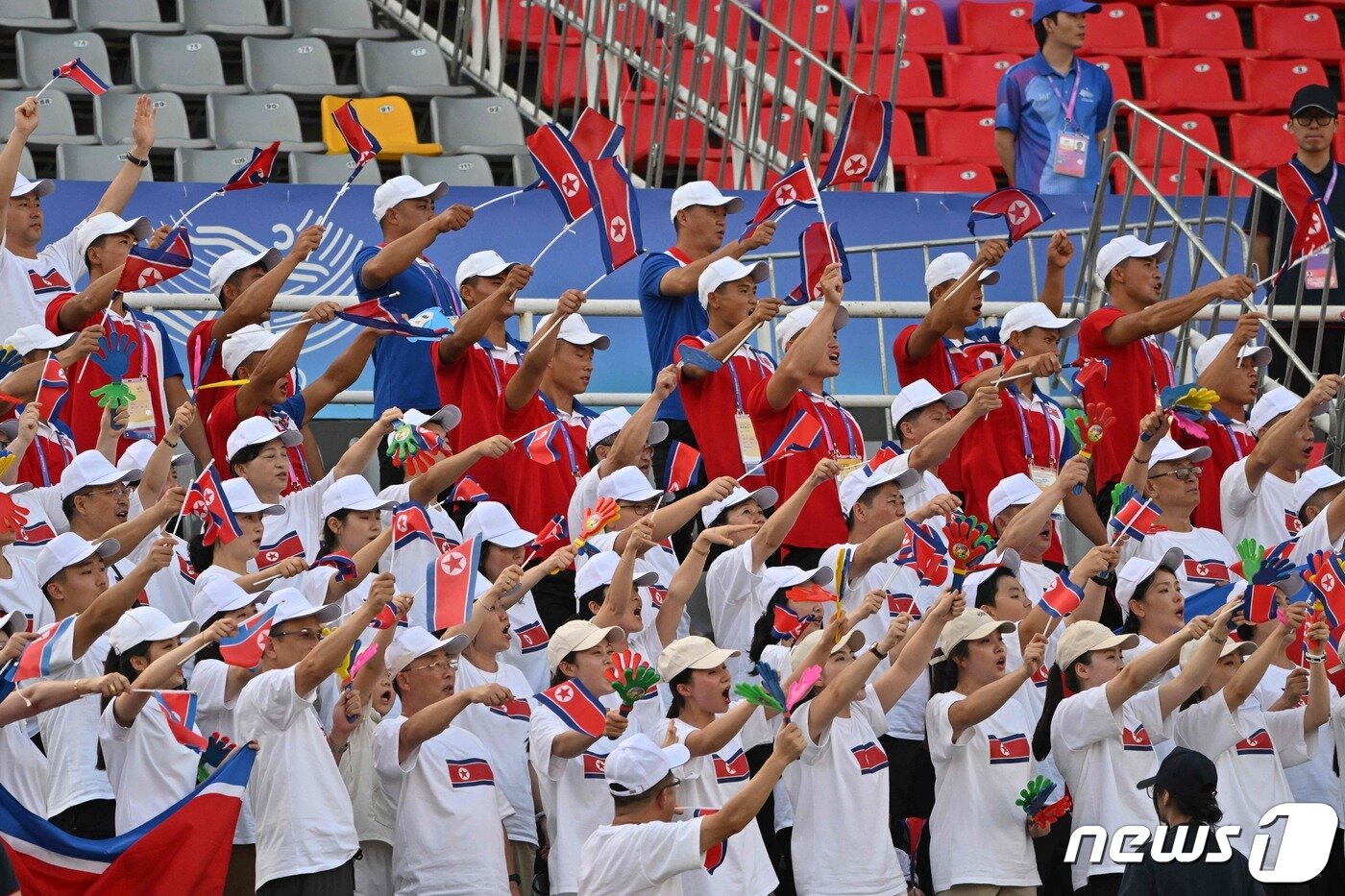본문 이미지 - 북한 응원단ⓒ AFP=뉴스1