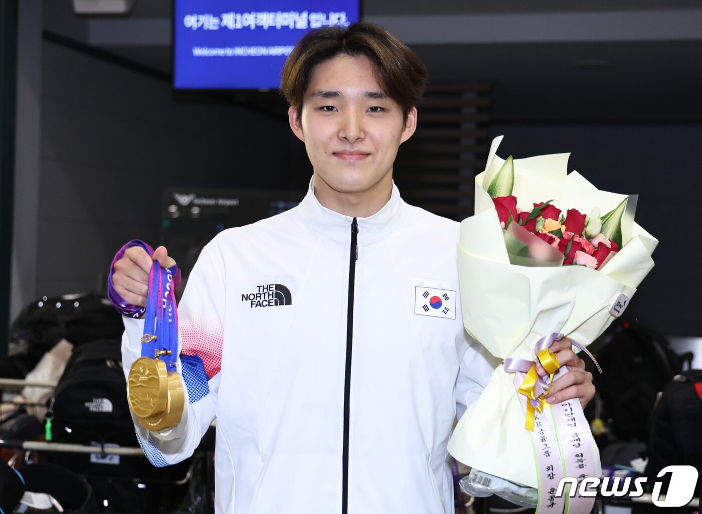 본문 이미지 - 김우민은 2022 항저우 아시안게임에서 금메달 3개와 은메달 1개를 목에 걸었다. 2023.9.30/뉴스1 ⓒ News1 구윤성 기자