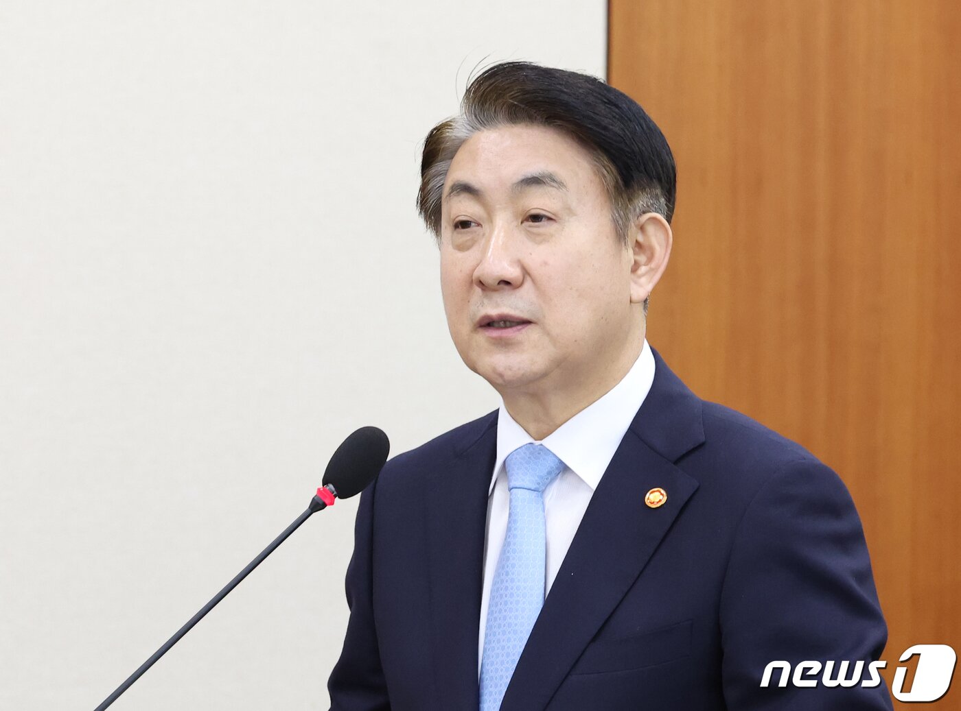 본문 이미지 - 이동관 방송통신위원회 위원장이 4일 오전 서울 여의도 국회에서 열린 과학기술정보방송통신위원회 전체회의에서 제안설명을 하고 있다. 2023.9.4/뉴스1 ⓒ News1 송원영 기자