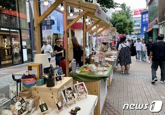 본문 이미지 - 4일 대구 동성로 거리에 황금녘 동행축제 개막행사장이 마련됐다. ⓒ News1 이민주 기자