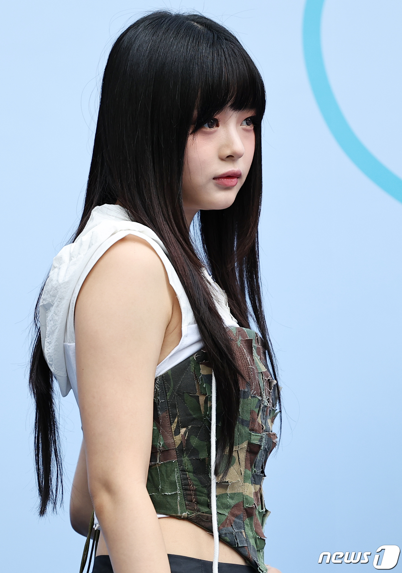 (서울=뉴스1) 김진환 기자 = 걸그룹 뉴진스 하니가 5일 서울 중구 동대문 DDP에서 열린 ‘2024 S/S 서울패션위크’ 오프닝쇼 얼킨(ul:kin) 컬렉션에 참석해 포즈를 취 …