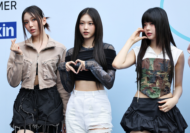 뉴진스, 코펜하겐서 포착…현지 스튜디오서 녹음? 활동 재개 임박 기대감 ↑