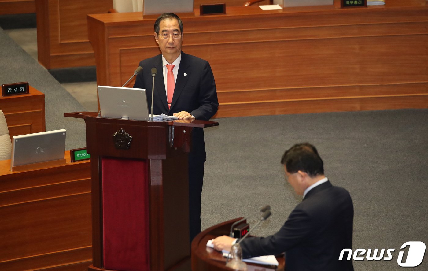 한덕수 국무총리가 5일 오후 서울 여의도 국회에서 열린 제410회 국회&#40;정기회&#41; 제2차 본회의 정치 분야 대정부질문에서 설훈 더불어민주당 의원의 질문에 답하고 있다. 2023.9.5/뉴스1 ⓒ News1 임세영 기자