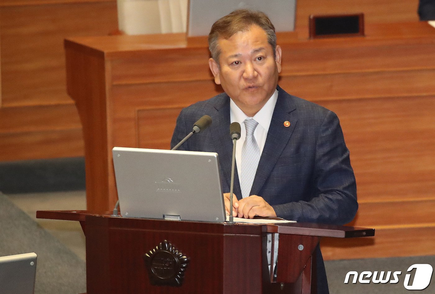 본문 이미지 - 이상민 행정안전부 장관이 5일 서울 여의도 국회에서 열린 제410회 국회(정기회) 제2차 본회의 정치 분야 대정부질문에서 권성동 국민의힘 의원의 질문에 답하고 있다. 2023.9.5/뉴스1 ⓒ News1 임세영 기자