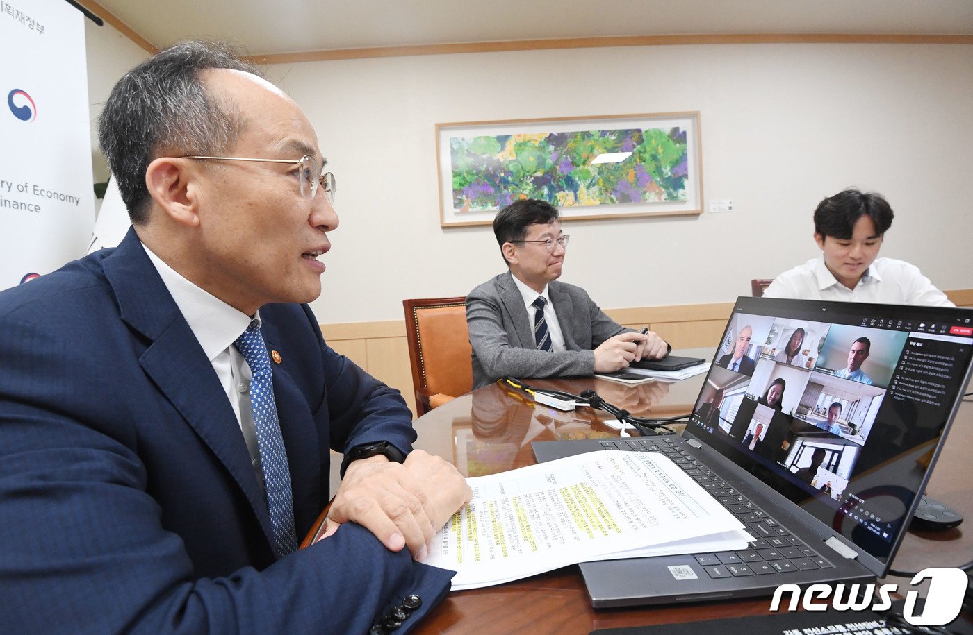 추경호 경제부총리 겸 기획재정부 장관이 지난 9월5일 서울 종로구 정부서울청사에서 IMF 연례협의 대표단 화상 면담을 하고 있다. &#40;기획재정부 제공&#41; 2023.9.5/뉴스1