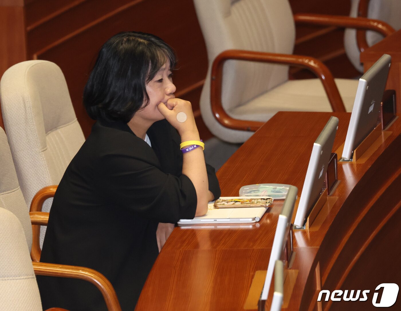 본문 이미지 - 윤미향 무소속 의원이 5일 서울 여의도 국회 본회의장에서 열린 정치분야 대정부질문에 참석하고 있다. 2023.9.5/뉴스1 ⓒ News1 송원영 기자